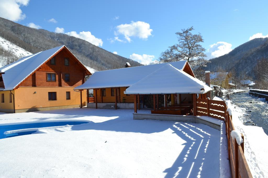 Hotel Cabana Sargetia Costeşti Exterior foto